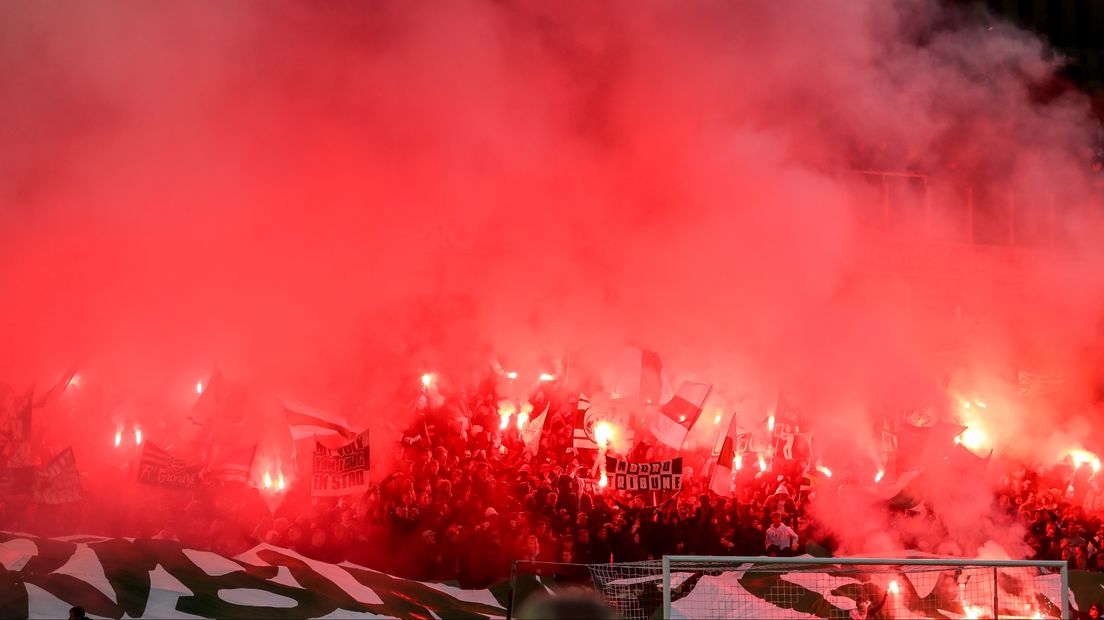 Vuurwerk voorafgaand aan het duel met Sparta op 7 mei