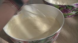 Leerlingen uit Hoogeveen bakken pannenkoeken voor mensen van woonzorgcentrum uit de buurt