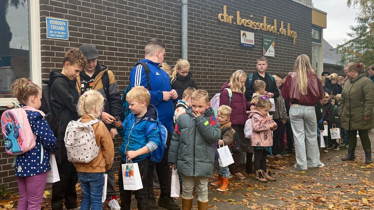 Simon (9) verhuist met zijn klas naar nieuwe school in Klazienaveen: 'Eindelijk van dat oude poepgeb