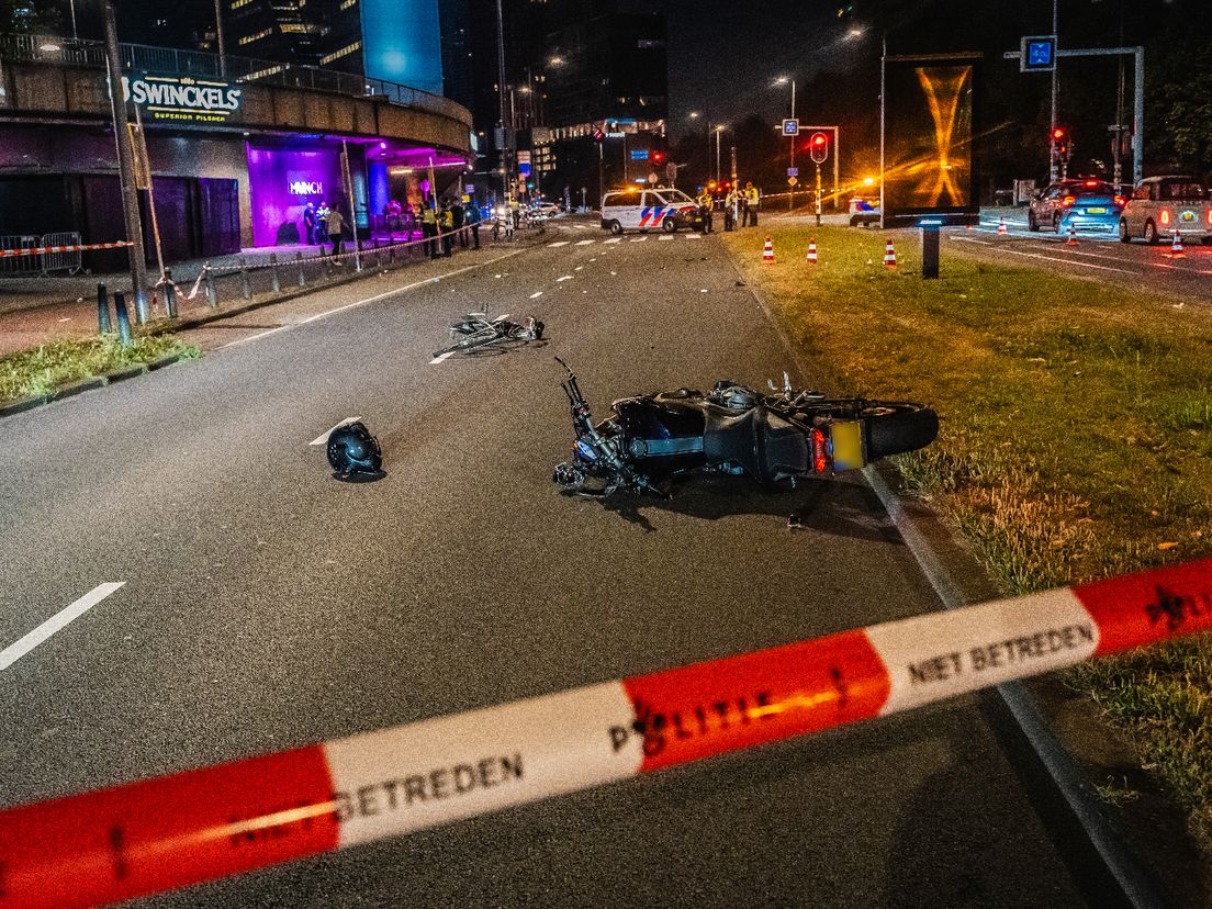 Aanrijding tussen fietser en motorrijder op Maasboulevard.