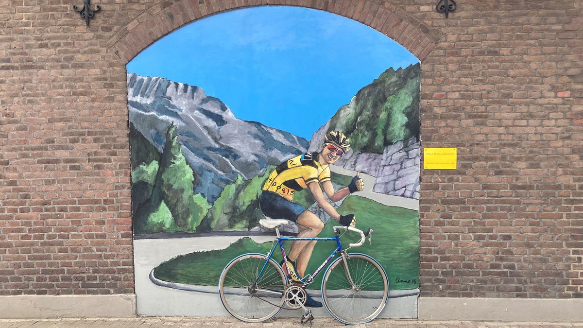 Fanclub eert Wout Poels: 'Nadenken over bollenpizza'