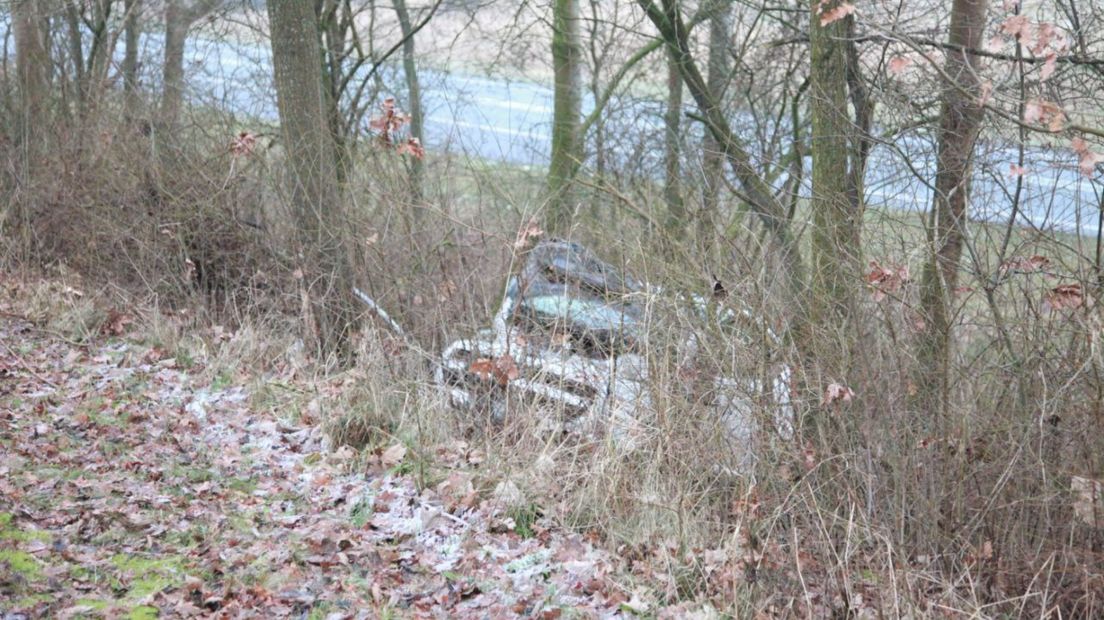 Auto in de berm op de N46