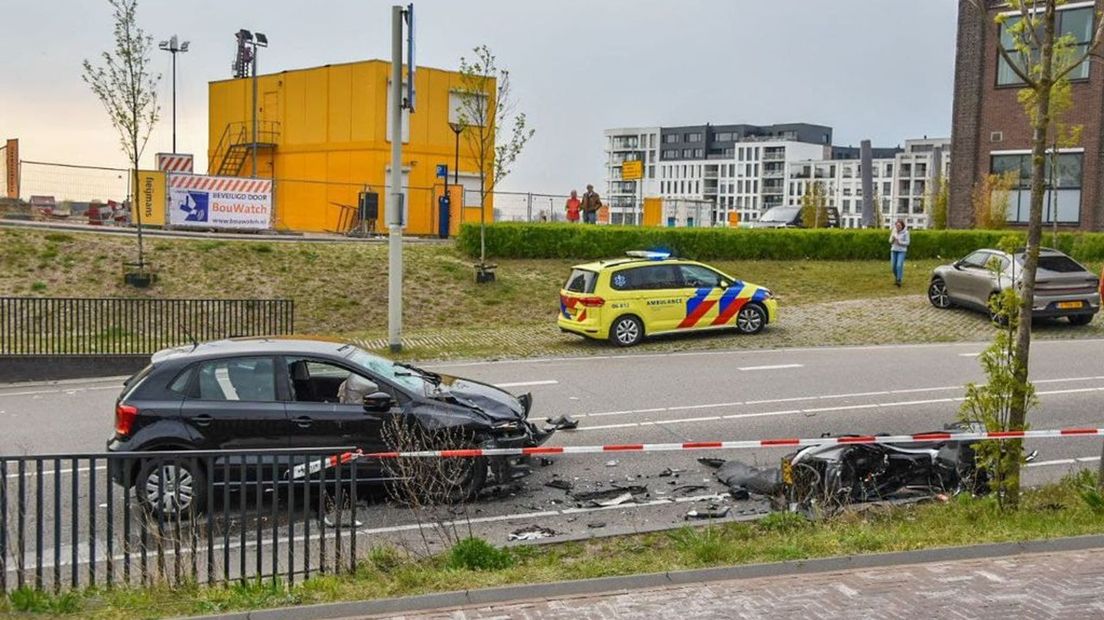 De ravage na de botsing is aanzienlijk.