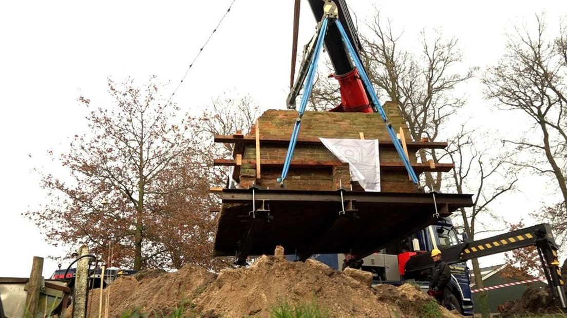 De vlasoven hangt in de lucht.