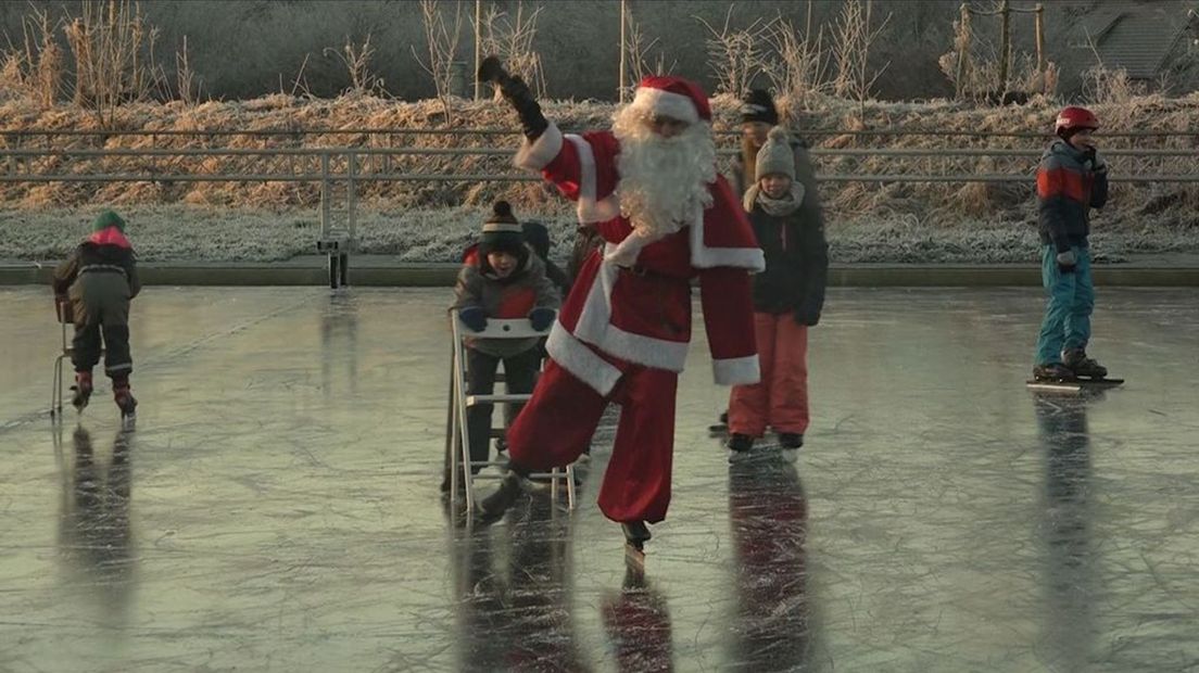 Ook de kerstman schaatst mee in Winterswijk
