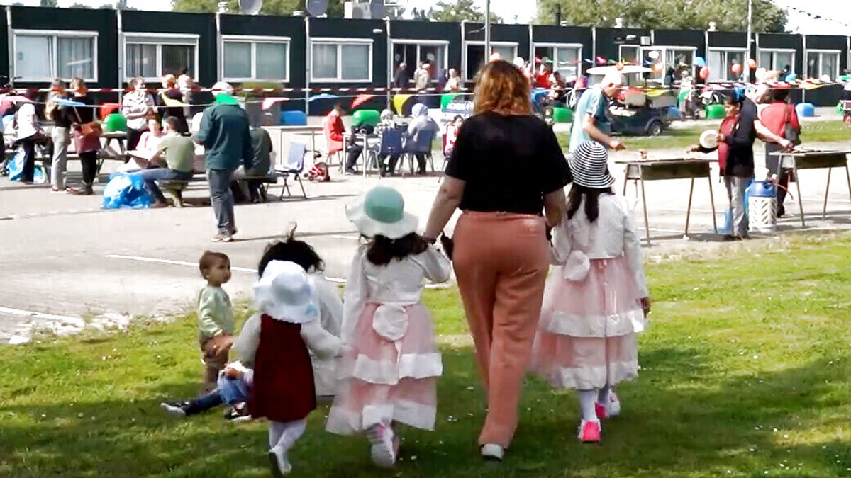 Bewoners azc en inwoners Balk verbonden door barbecue: 