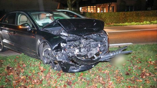 Nieuwe auto total loss • brand in supermarktopslag