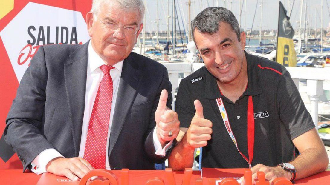 Oud-burgemeester Jan van Zanen met Vuelta-baas Javier Guillén