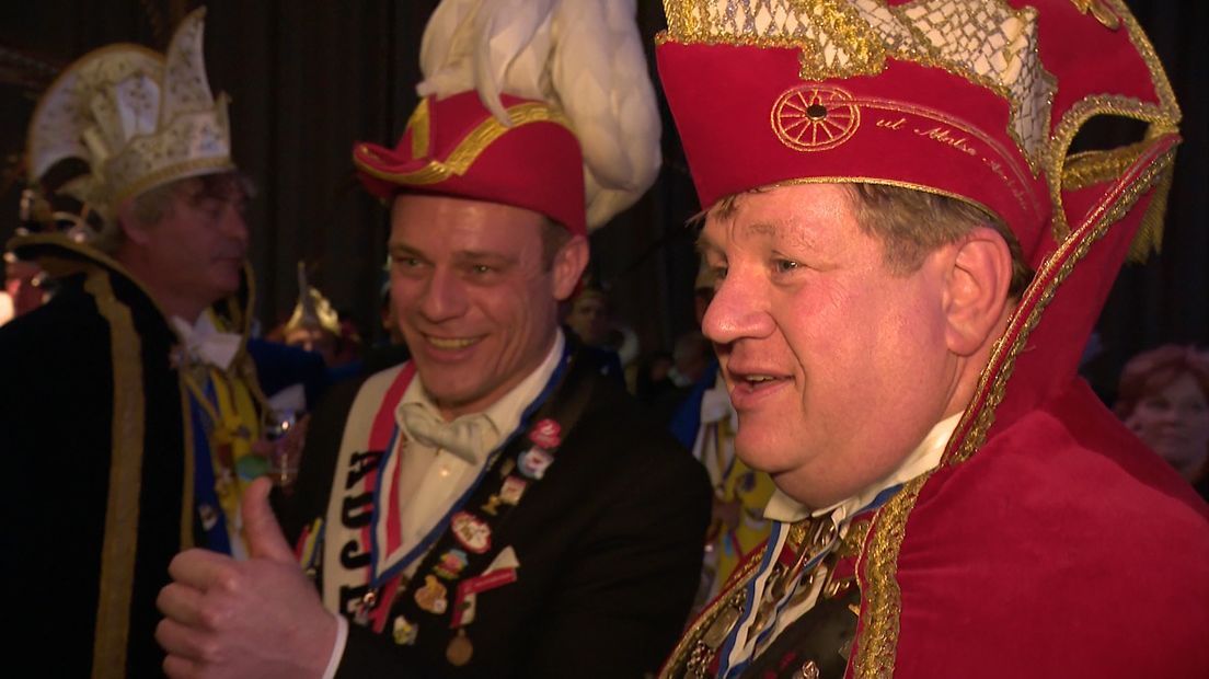 Ammerzoden ligt in het zuidelijkste puntje van onze provincie en hoort al eeuwen bij Gelderland. Bewoner Robert van Dijk baalt daar nog steeds van, helemaal nu carnaval in zicht is. Met zijn Brabantse tongval doet Van Dijk een boekje open. 'Als ik in 1354 in de gemeenteraad zou hebben gezeten, zou ik nog steeds Brabander zijn geweest. Toen hebben een stel onverlaten de Maas omgelegd, zodat Ammerzoden bij het Geldersche hoorde.'