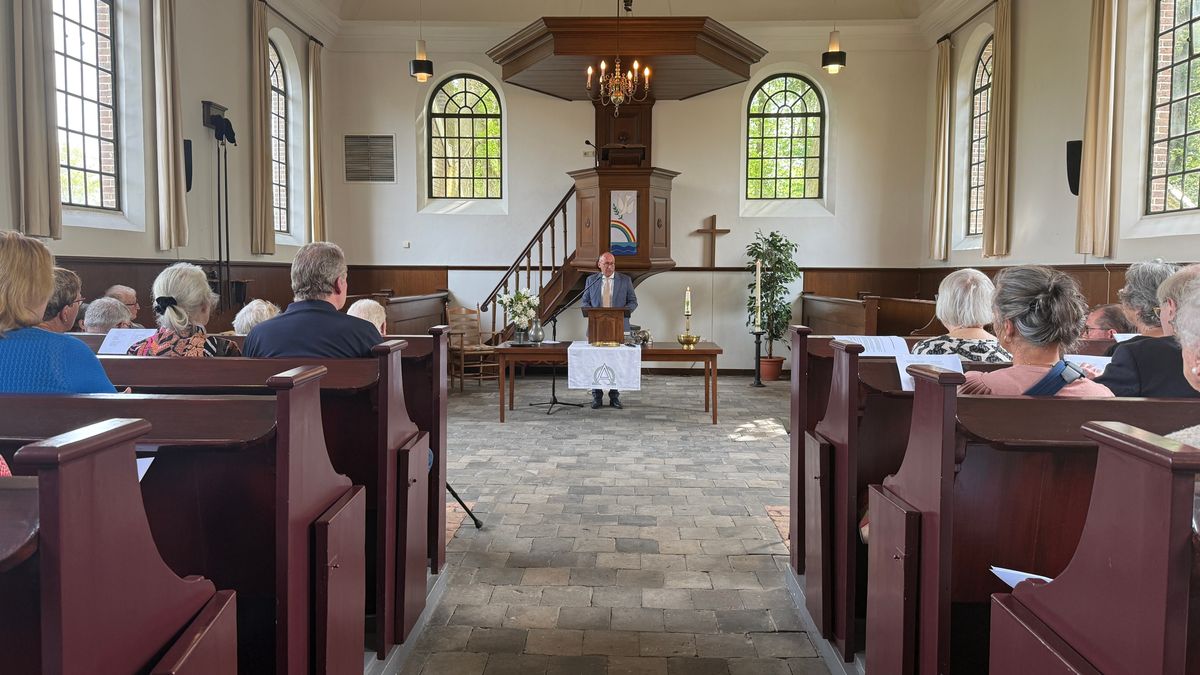 De kerkbankjes in Grolloo zijn sinds maanden weer gevuld: 'We kiezen voor een nieuwe aanpak'