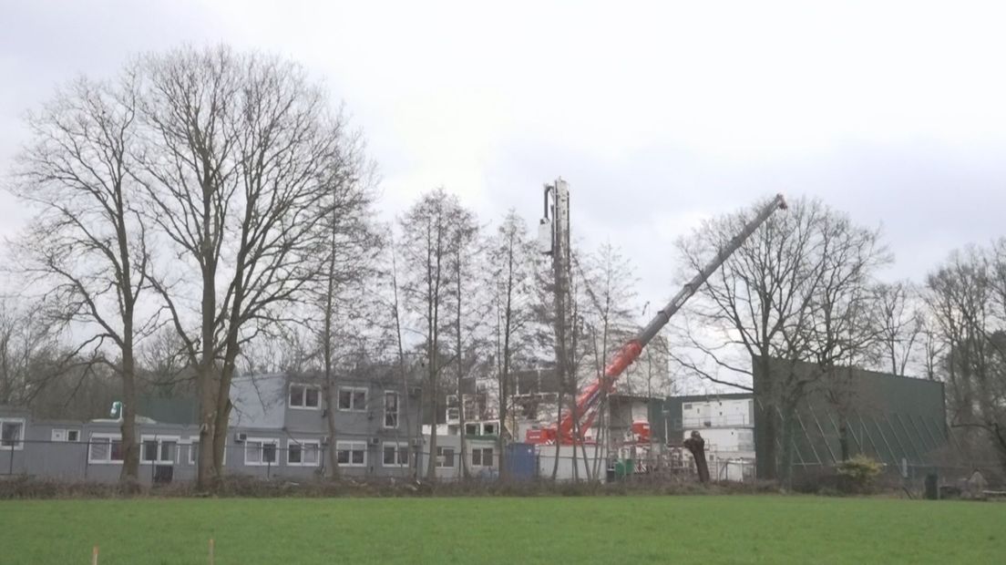 Boortoren van de NAM aan de Tramweg in Rossum