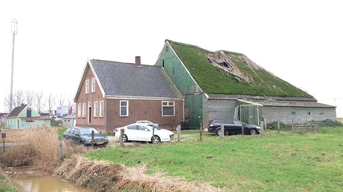 De monumentale boerderij in Mijdrecht verkeert in slechte staat.