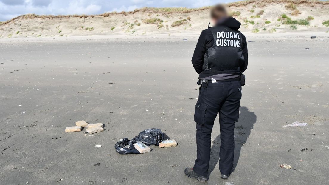Pakketjes gevonden op het strand bij Borssele, drugs, cocäine, aangespoeld