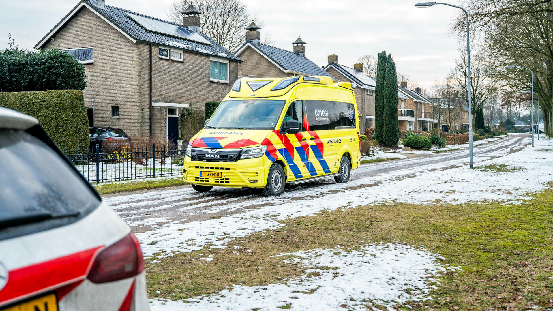 Gladde wegen in Drenthe: fietser gewond en ongelukken op N381 en N33