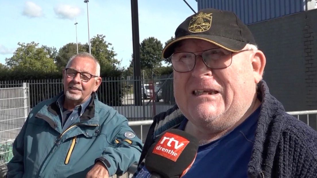 De vaste supporters begrijpen niets van de beslissing van de KNVB om de deal van FC Emmen met de hoofdsponsor af te schieten (Rechten: RTV Drenthe)