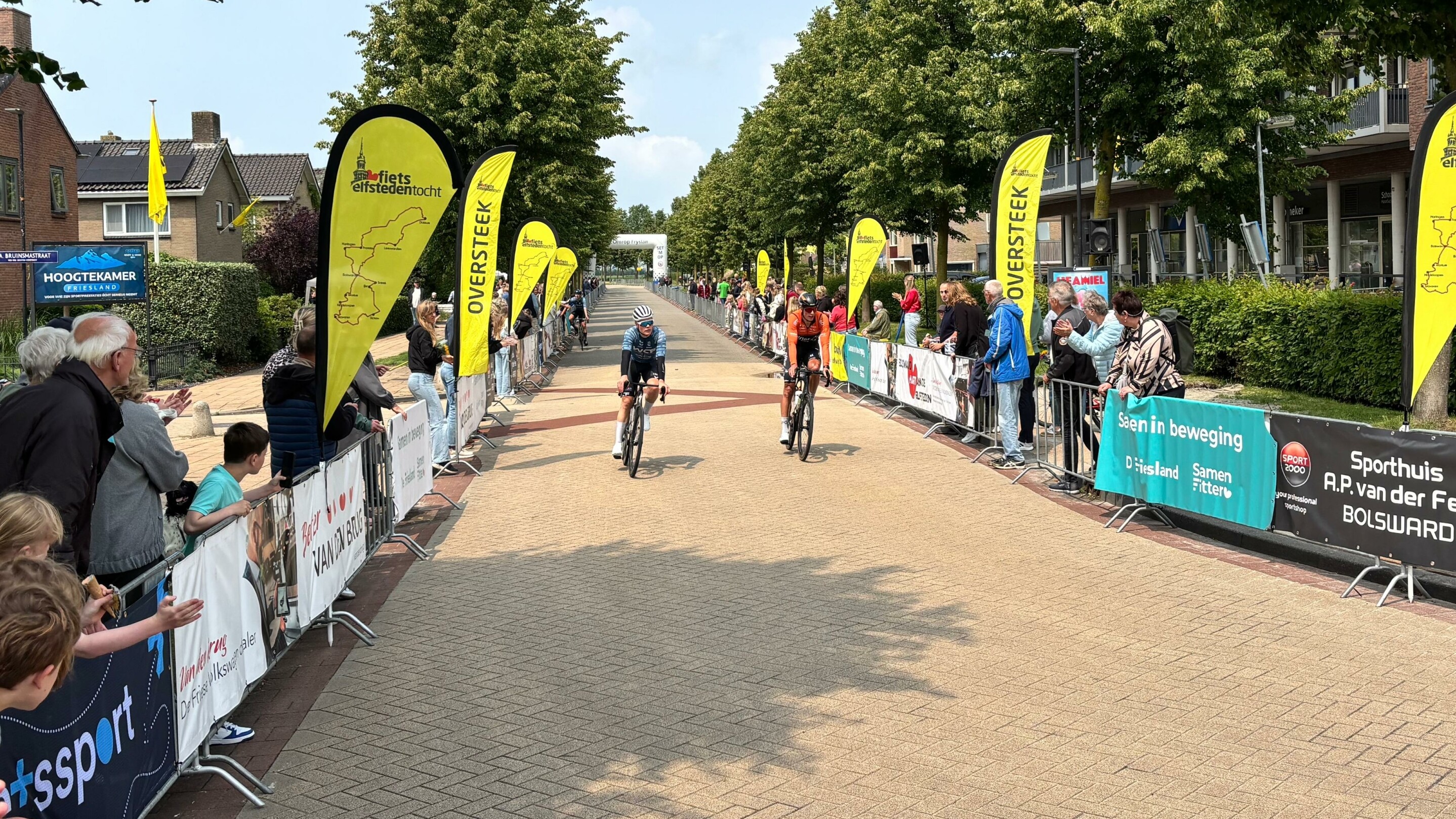 De earste fytsers by de finish