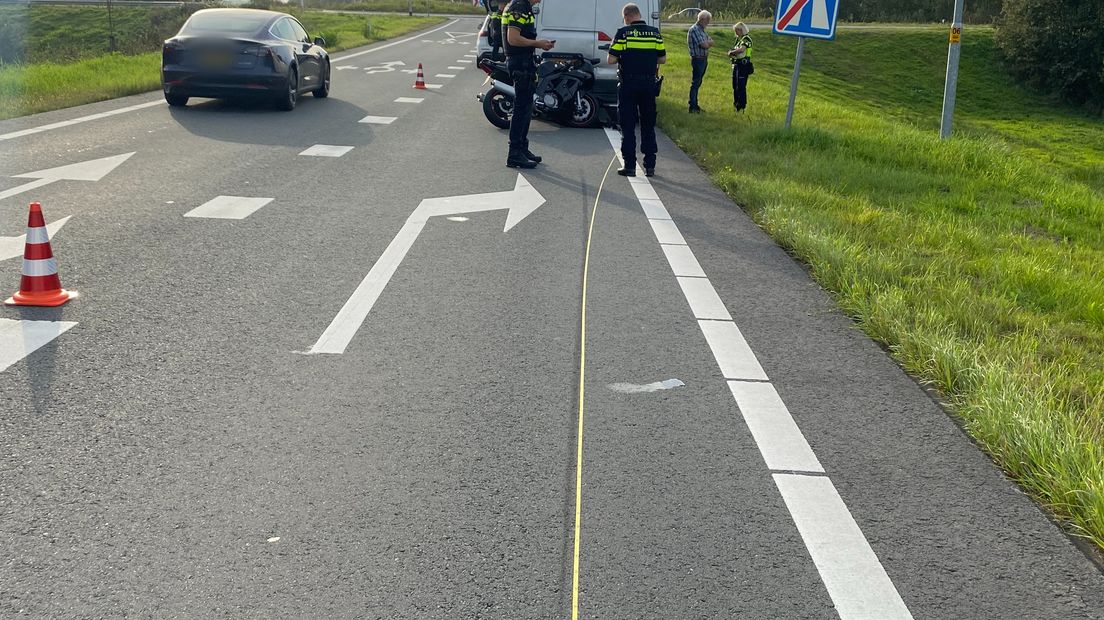 Na het ongeluk is een baanvak afgesloten vanaf de A1 rechtsaf naar Holten.