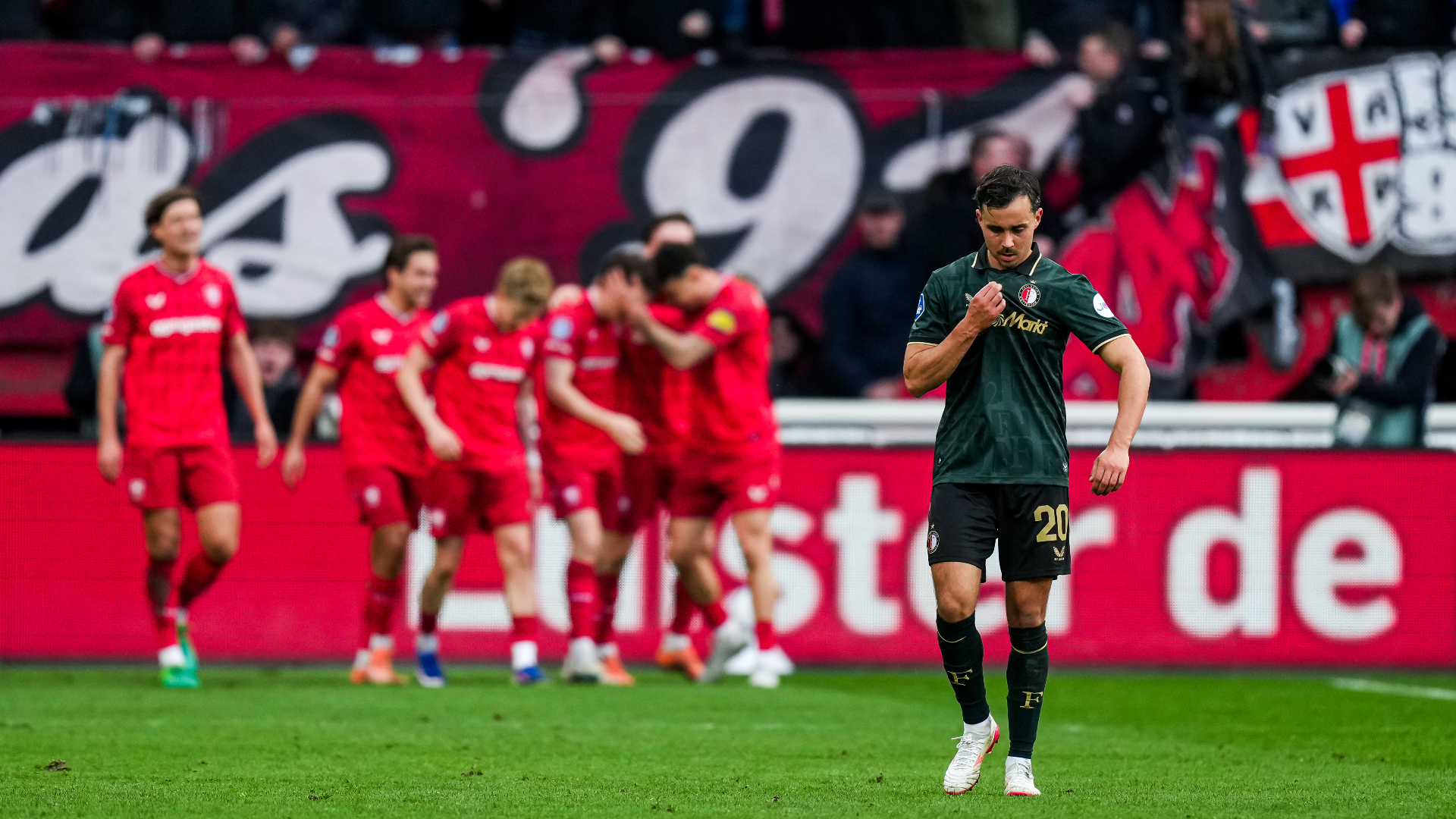 Zwak Feyenoord komt op 2-0 achterstand