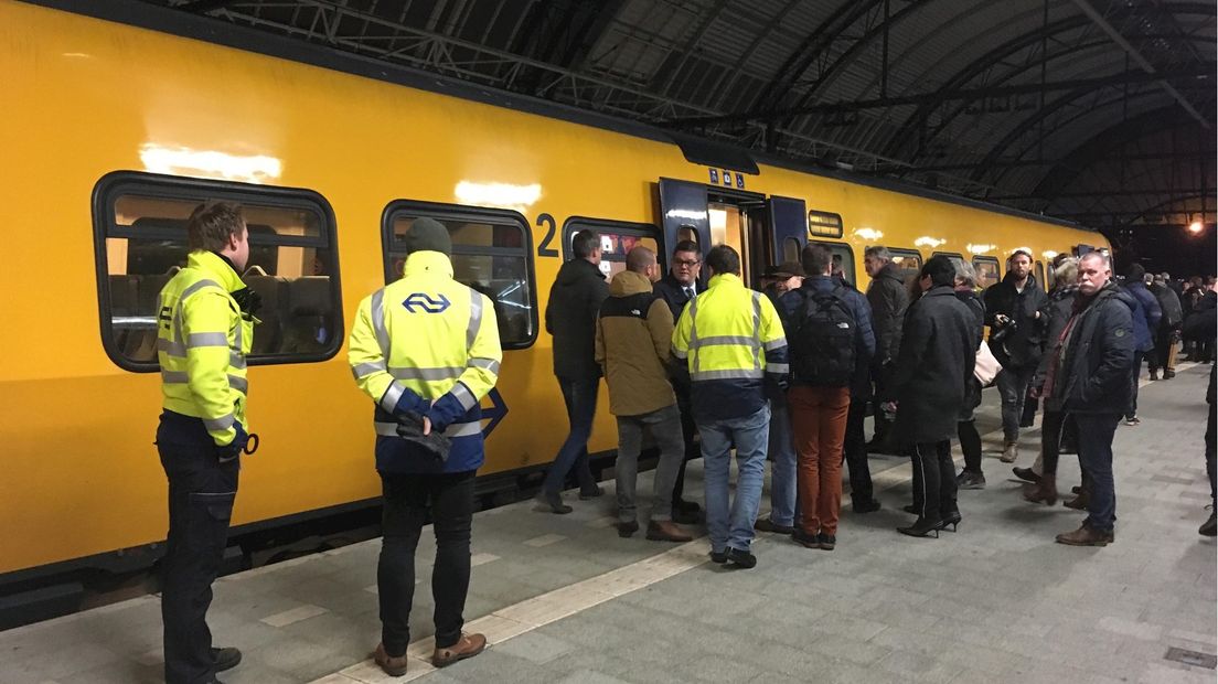 Afscheid van de laatste NS-trein op het traject Zwolle-Kampen en Zwolle-Enschede