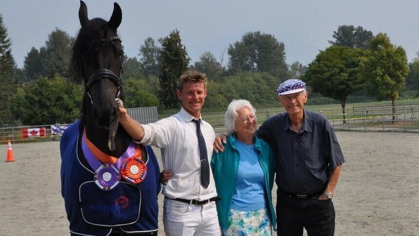 Raymond Kortstra mei Bert Brunia en syn frou