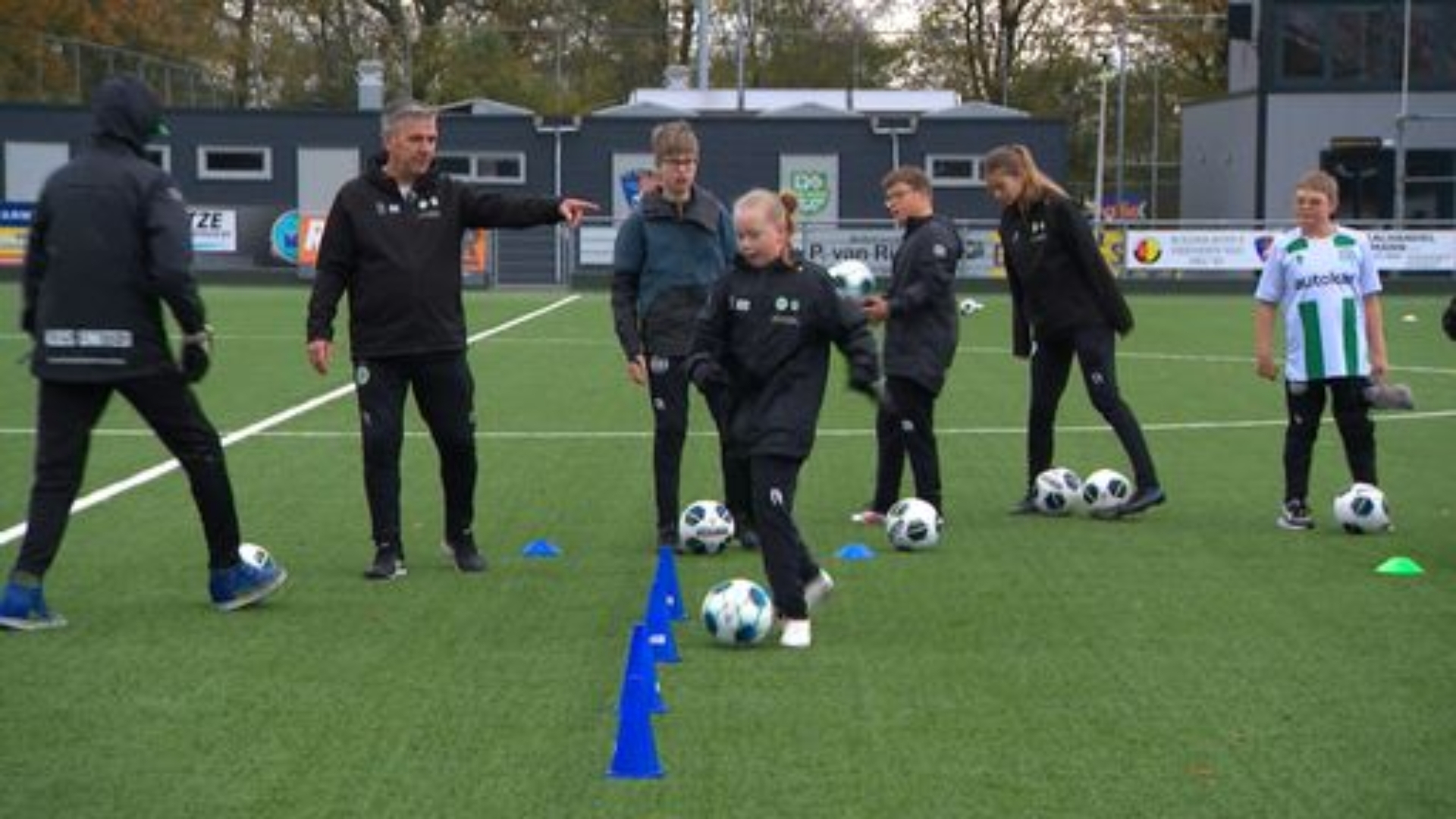 Luca voetbalt ondanks spierziekte wekelijks bij Kids United | Groningen Beweegt Samen