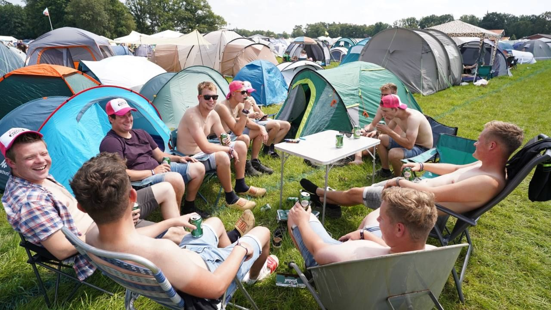 Goed smeren en drinken op de Zwarte Cross, hier haal je gratis zonnebrand en water