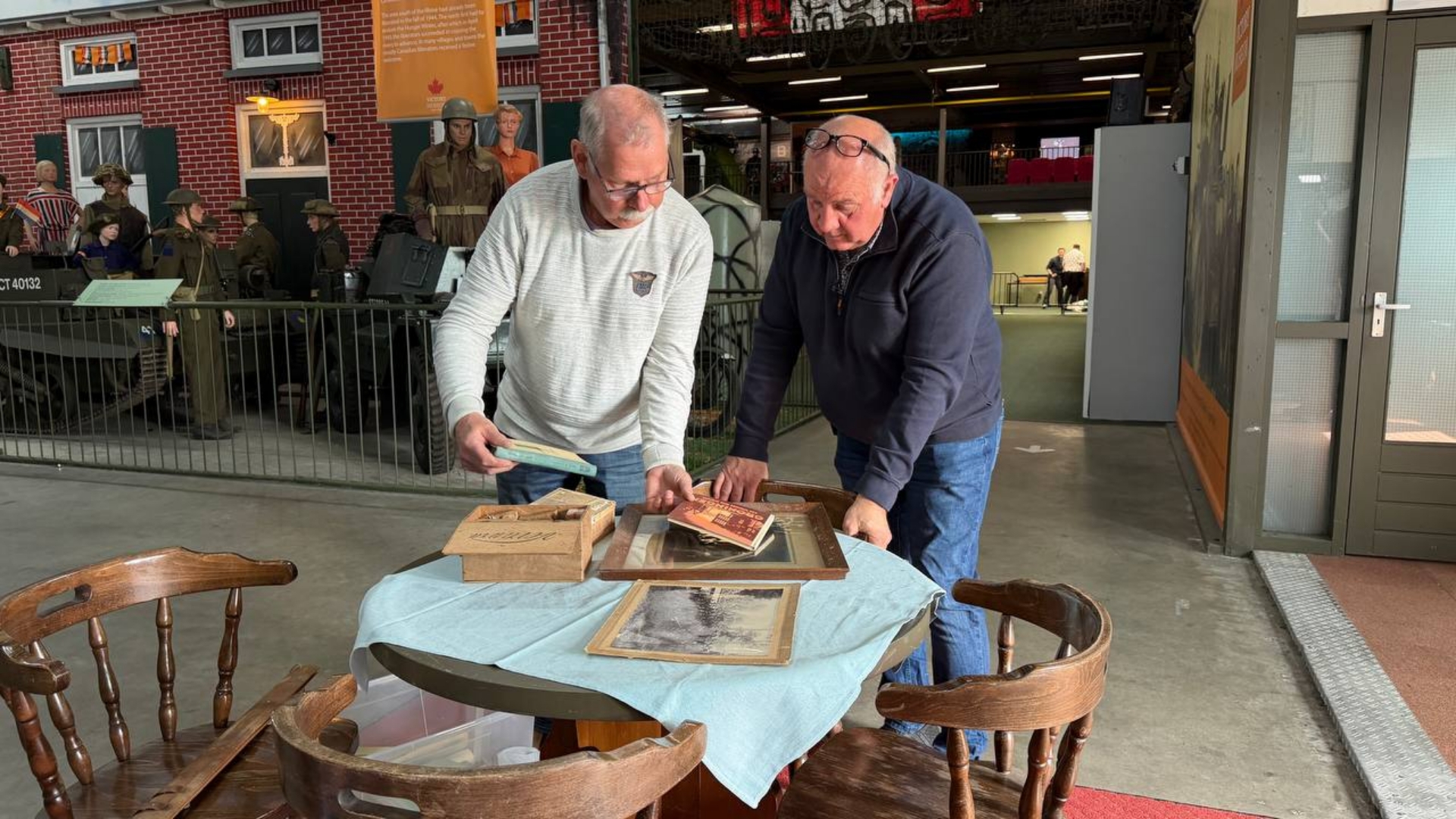 Groninger Niet Weggooien Tour roept op oorlogsspullen te bewaren