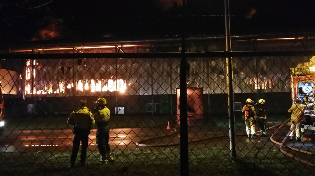 De brandweer aan het werk bij Attero (Rechten: Persbureau Meter)