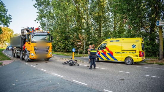 Fietser gewond bij aanrijding met vrachtwagen