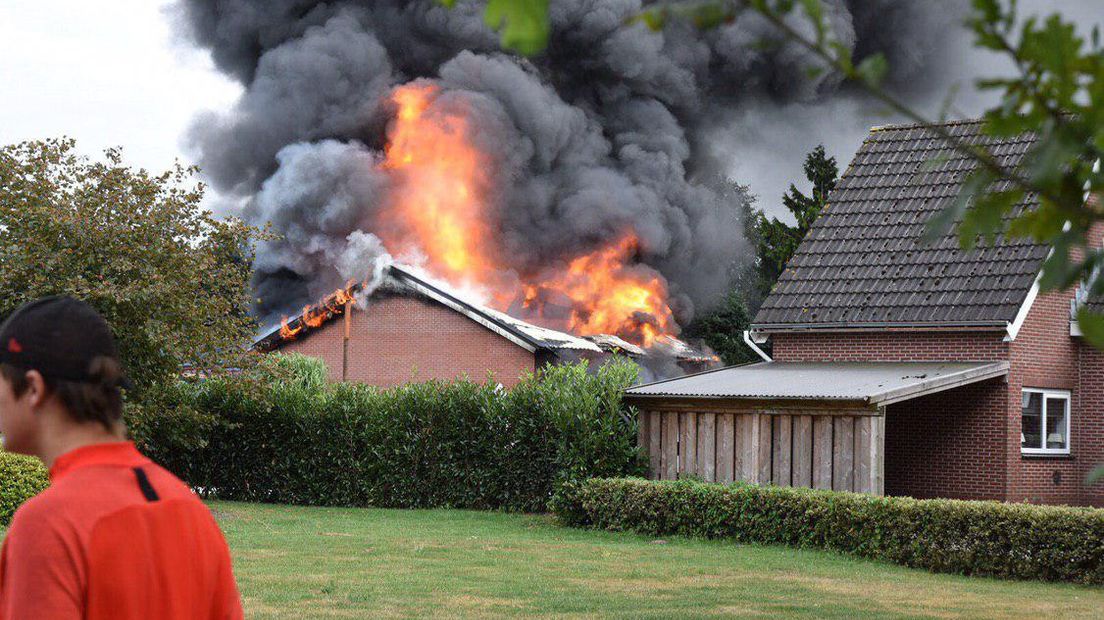 Grote schuurbrand in Barger-Compascuum (Rechten: De Vries Media)