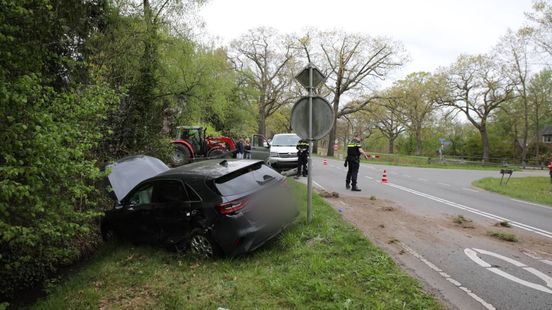 Vrouw naar ziekenhuis na harde botsing