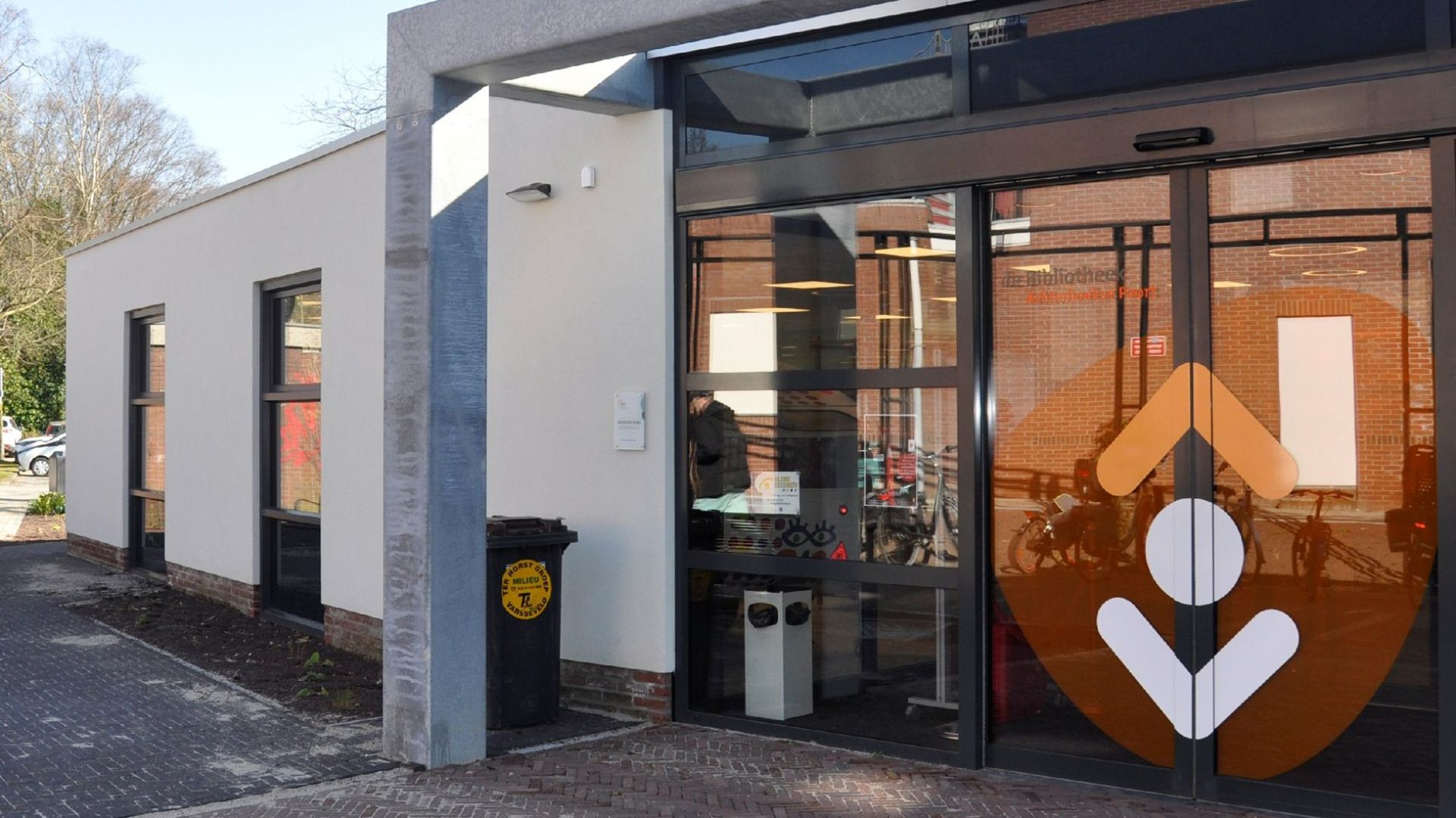 De bibliotheek in Aalten, gevestigd aan de Lage Blik 28 in Aalten.