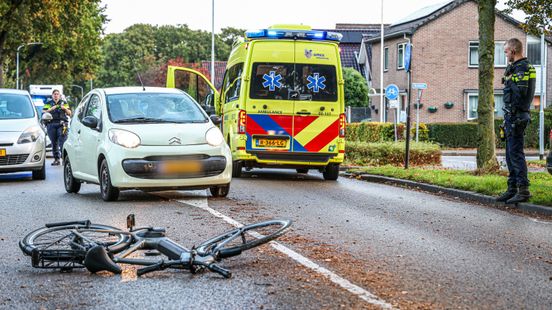 Fietser op E-bike raakt gewond bij botsing Klazienaveen. Fietser op E-bike raakt gewond bij botsing Klazienaveen.