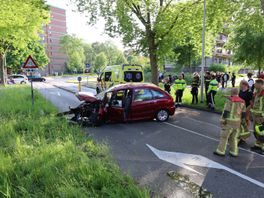 112-nieuws | Automobilist knalt op boom - Arrestaties na steekpartij