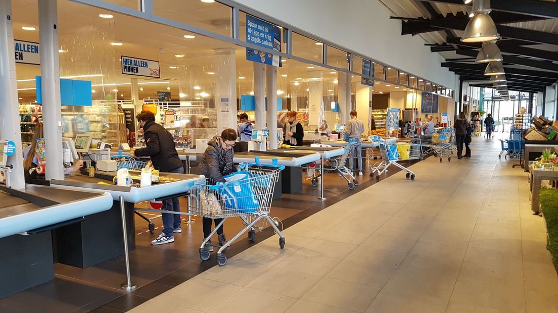 Bij de Albert Heijn kon je vanochtend even niet pinnen (Rechten: RTV Drenthe/Robbert Oosting)