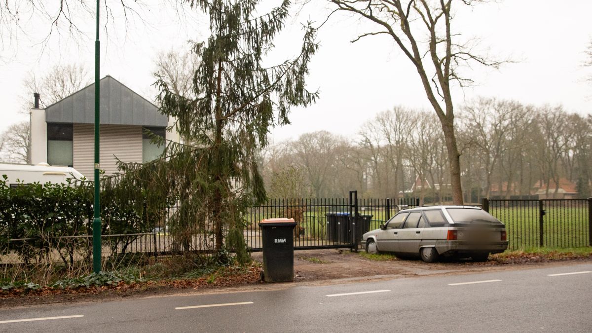 Remia-buurman niet altijd een feest: dit autowrak staat al tien jaar bij de buren geparkeerd
