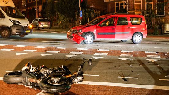 Zes inzittenden auto verhoord na ongeluk met motorrijder. Zes inzittenden auto verhoord na ongeluk met motorrijder.