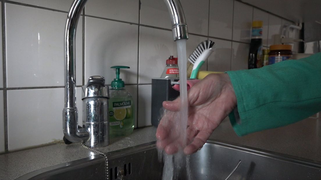 Bewoners van de flat Gunthersteinweg in Den Haag hebben voor de zoveelste keer geen warm water