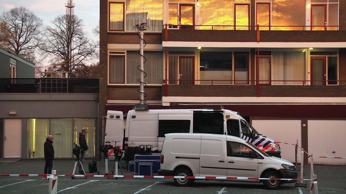 De politie voerde in Emmen een reconstructie van de moord op Leonore Prothmann uit (Rechten: Persbureau Meter)