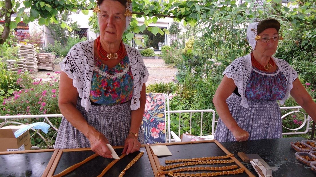 Babbelaars bakken in 's-Gravenpolder