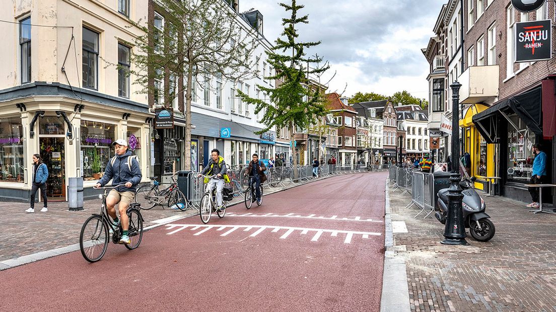 Fietsers bij de herinrichting van de Voorstraat vorig jaar.