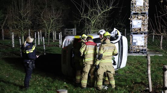 Automobilist onder invloed crasht in weiland