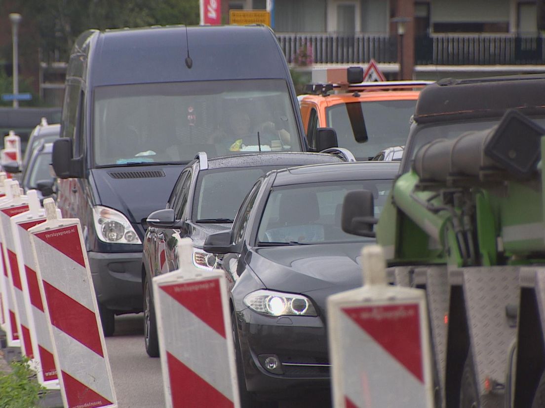 File voor de Algerabrug