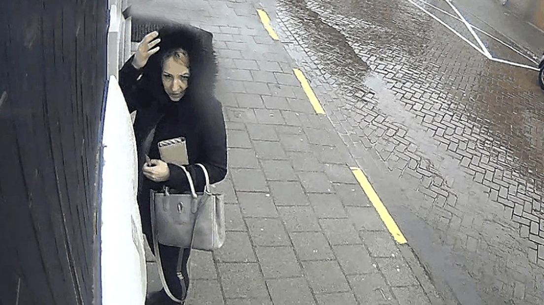 Politie: Vijf tips over pinnende vrouw in Axel