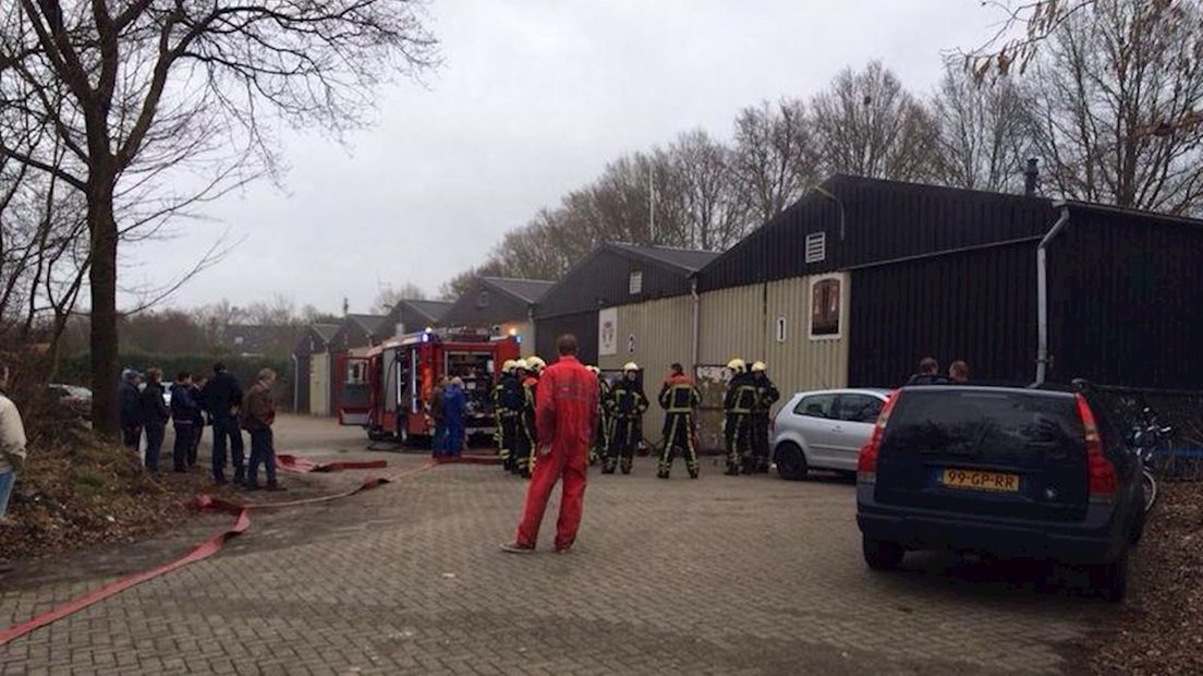 Carnavalswagen in brand in loods Oldenzaal