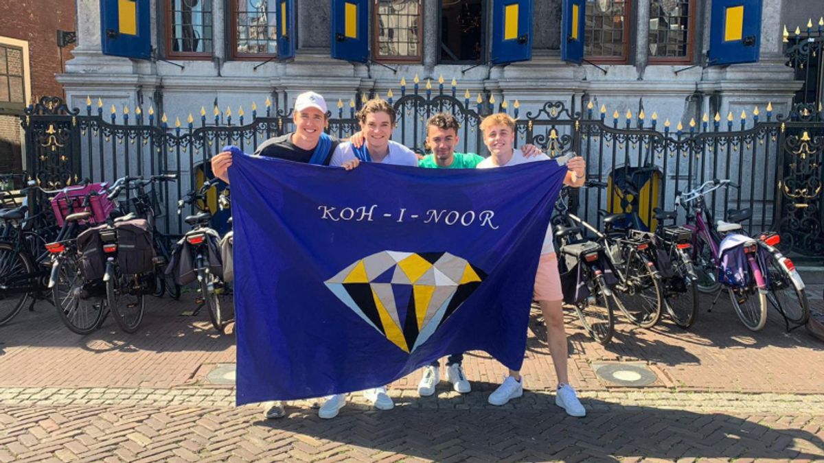 Enschedese studenten lopen 109 rondjes om de kerk 'voor de vrouwen' - Oost