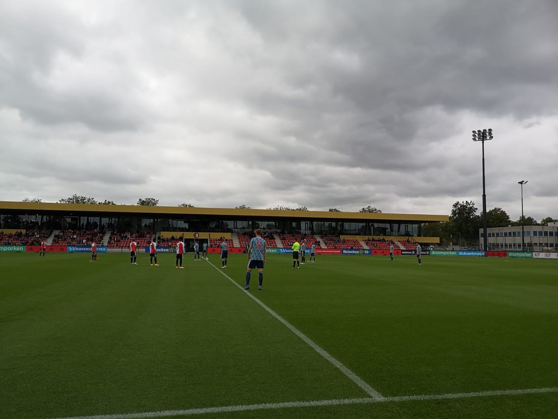 De jeugdteams van Feyenoord en Ajax op Sportcomplex Varkenoord