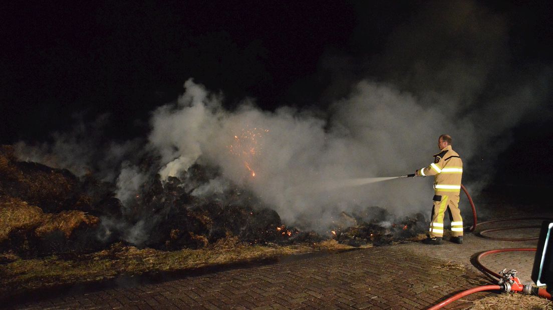 Brand in rietafval in Scheerwolde