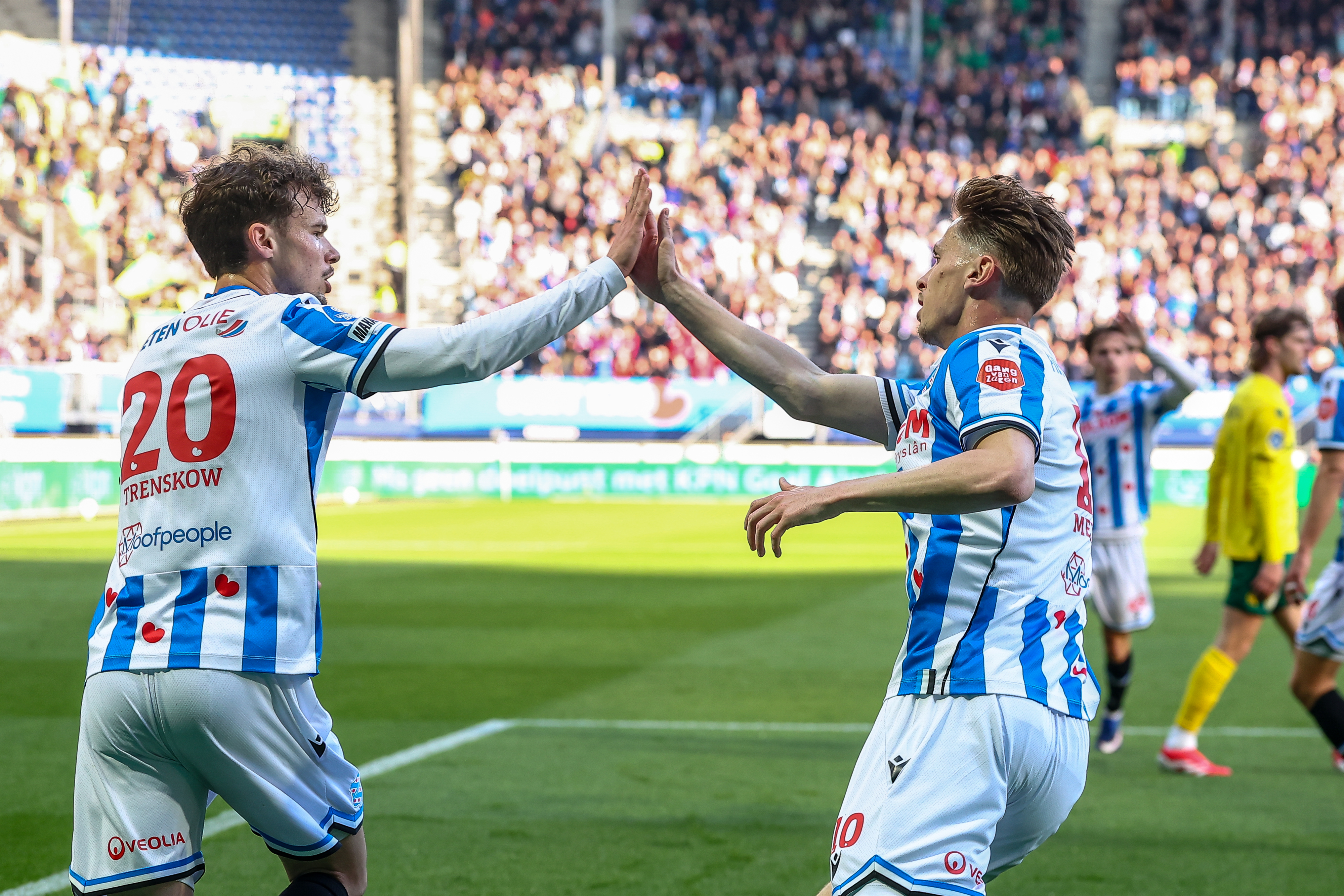 Meerveld en Trenskow vieren de goal