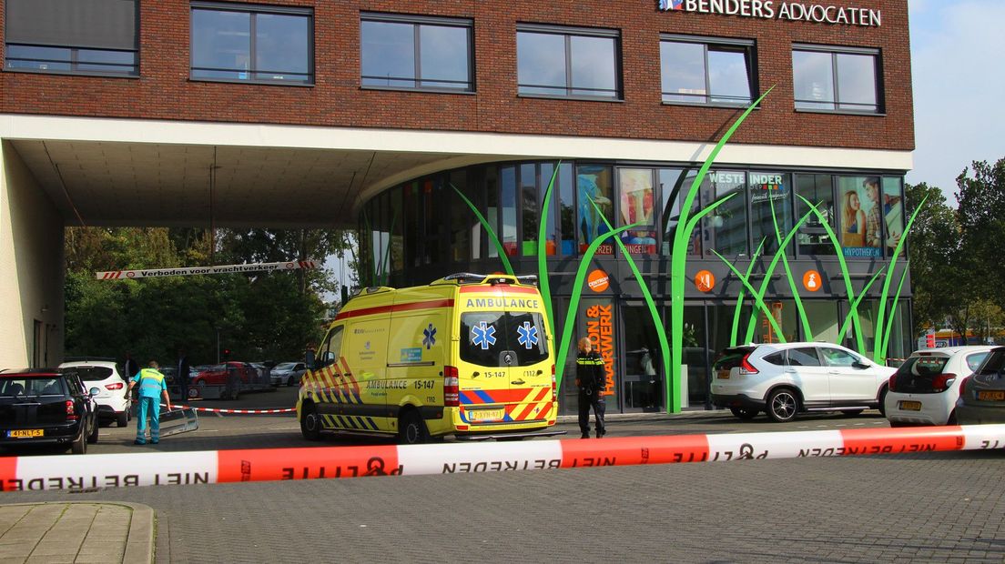 De advocate werd aangevallen in haar kantoor op de Jacob Leendert van Rijweg in Zoetermeer.